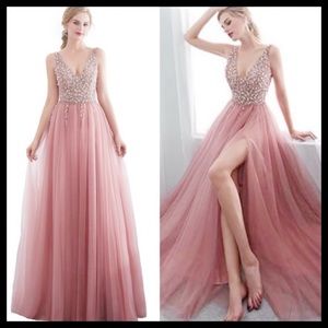 ⭐️HP⭐️NWOT Gorgeous V-Neck Beaded Tulle Gown